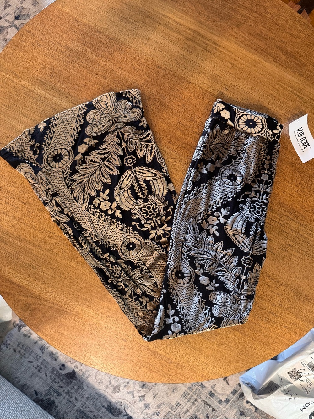 *NWT* Burnout Velvet Flare Pant